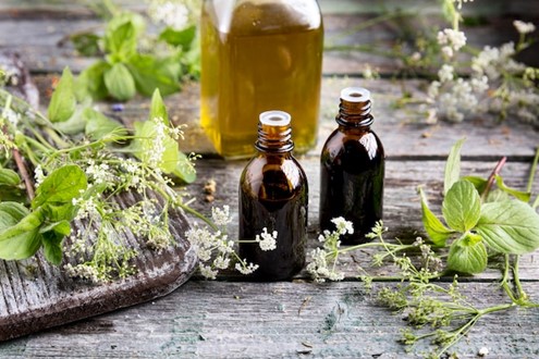 remèdes naturels règles douloureuses - huiles essentielles